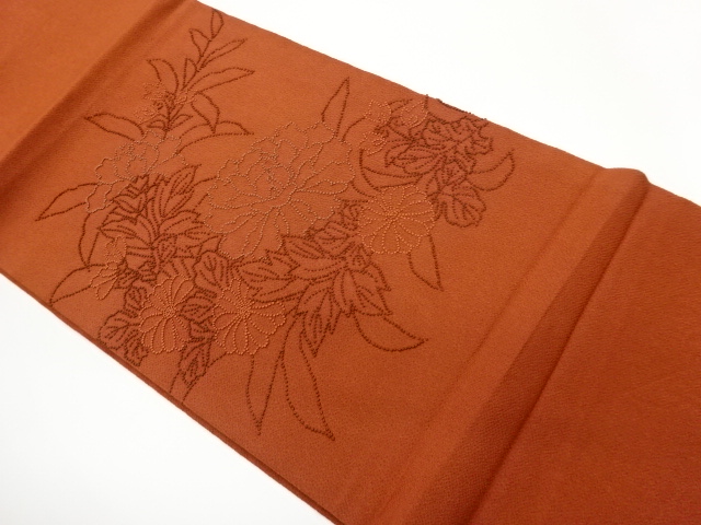 縮緬地相良刺繍牡丹・菊模様開き名古屋帯（額縁仕立て）